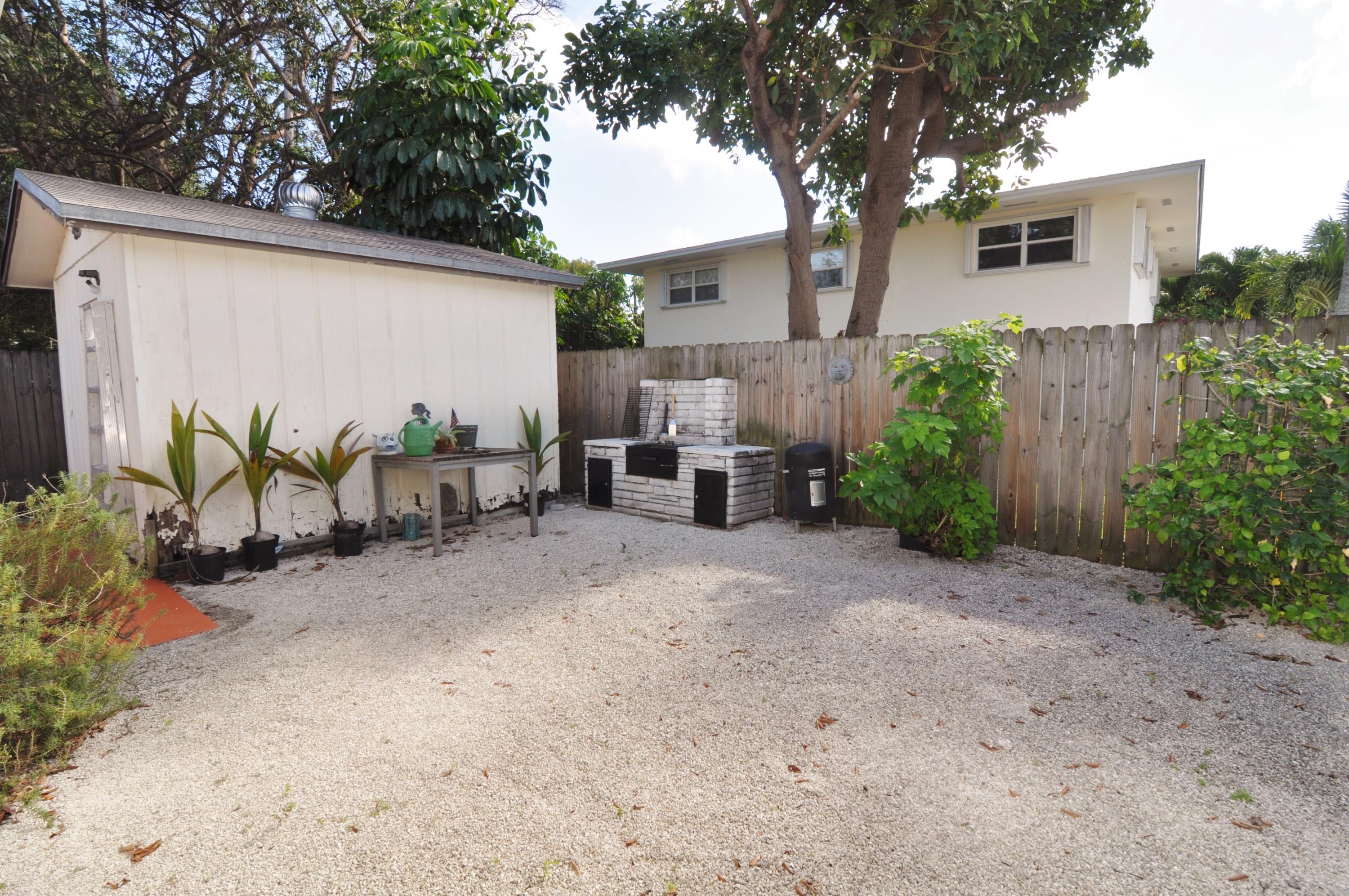 238 2nd Road Key Largo, FL 33037 - Photo 4 of 21 Back Yard