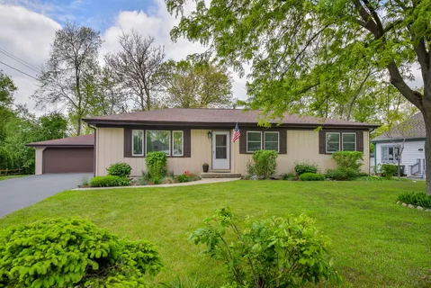 $450,000 | 7604 Eleanor Place, Willowbrook, IL 60527