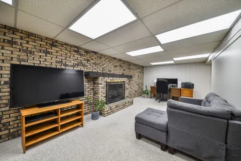 $450,000 | 7604 Eleanor Place, Willowbrook, IL 60527