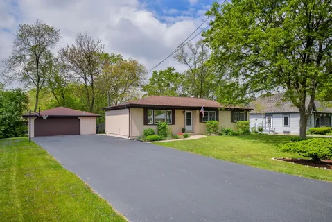 $450,000 | 7604 Eleanor Place, Willowbrook, IL 60527