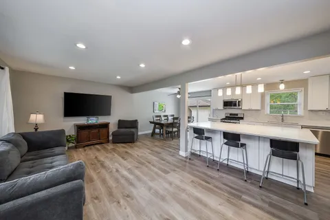 $450,000 | 7604 Eleanor Place, Willowbrook, IL 60527