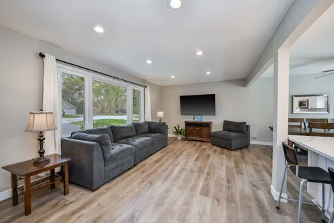 $450,000 | 7604 Eleanor Place, Willowbrook, IL 60527