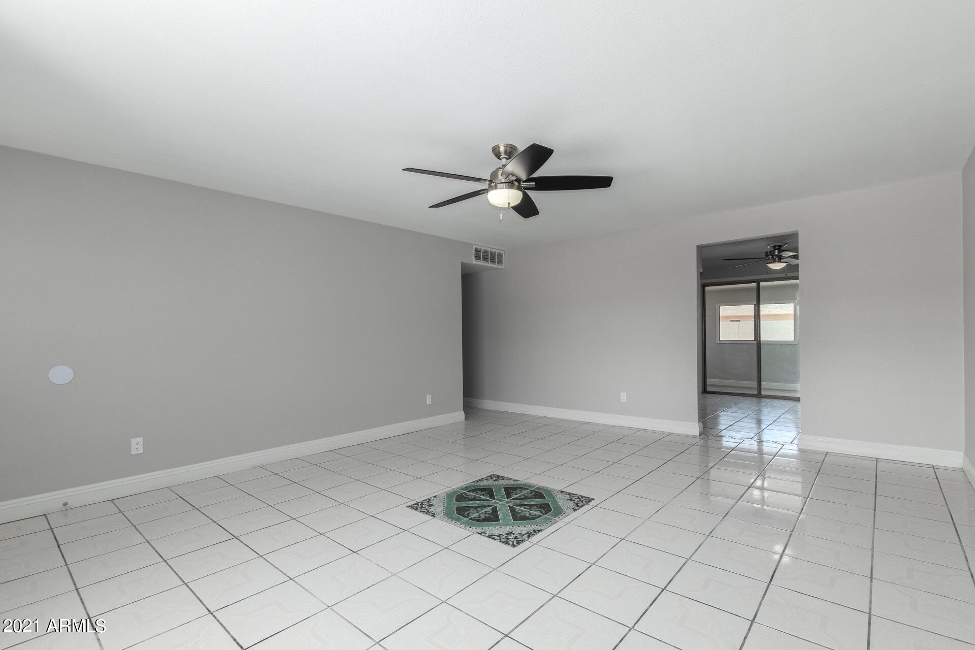 7108 West Almeria Road Phoenix, AZ 85035 - Photo 4 of 27 0004-04 - Almeria