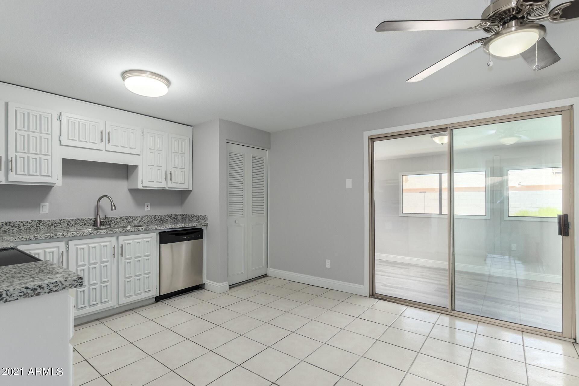 7108 West Almeria Road Phoenix, AZ 85035 - Photo 7 of 27 0007-07 - Almeria