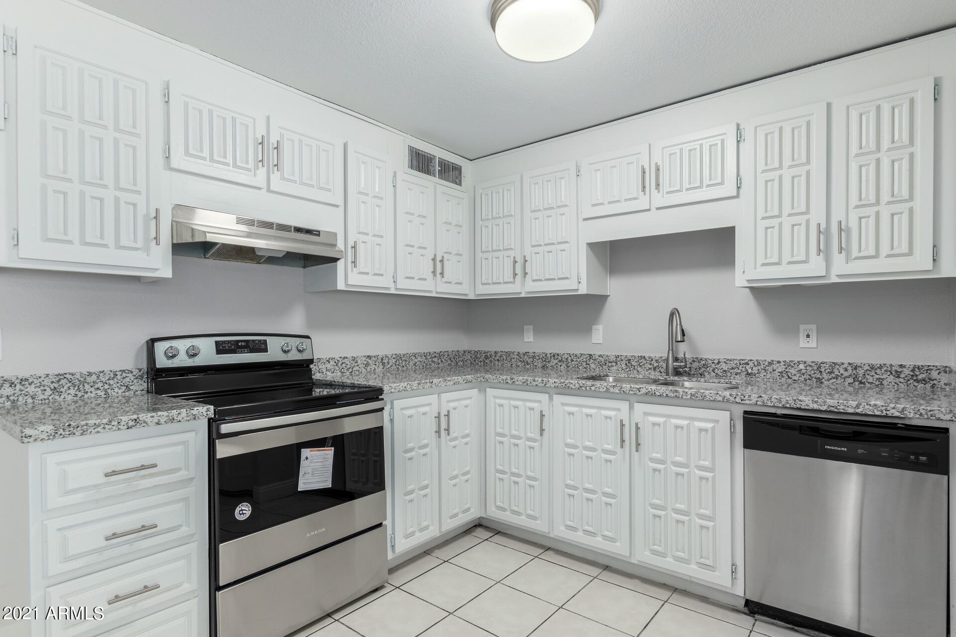 7108 West Almeria Road Phoenix, AZ 85035 - Photo 9 of 27 0009-09 - Almeria