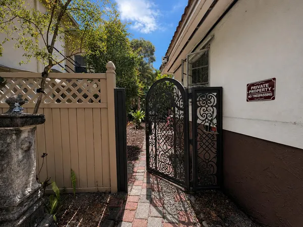 $1,675 | 1857 Buchanan Street, Unit 9, Hollywood, FL 33020