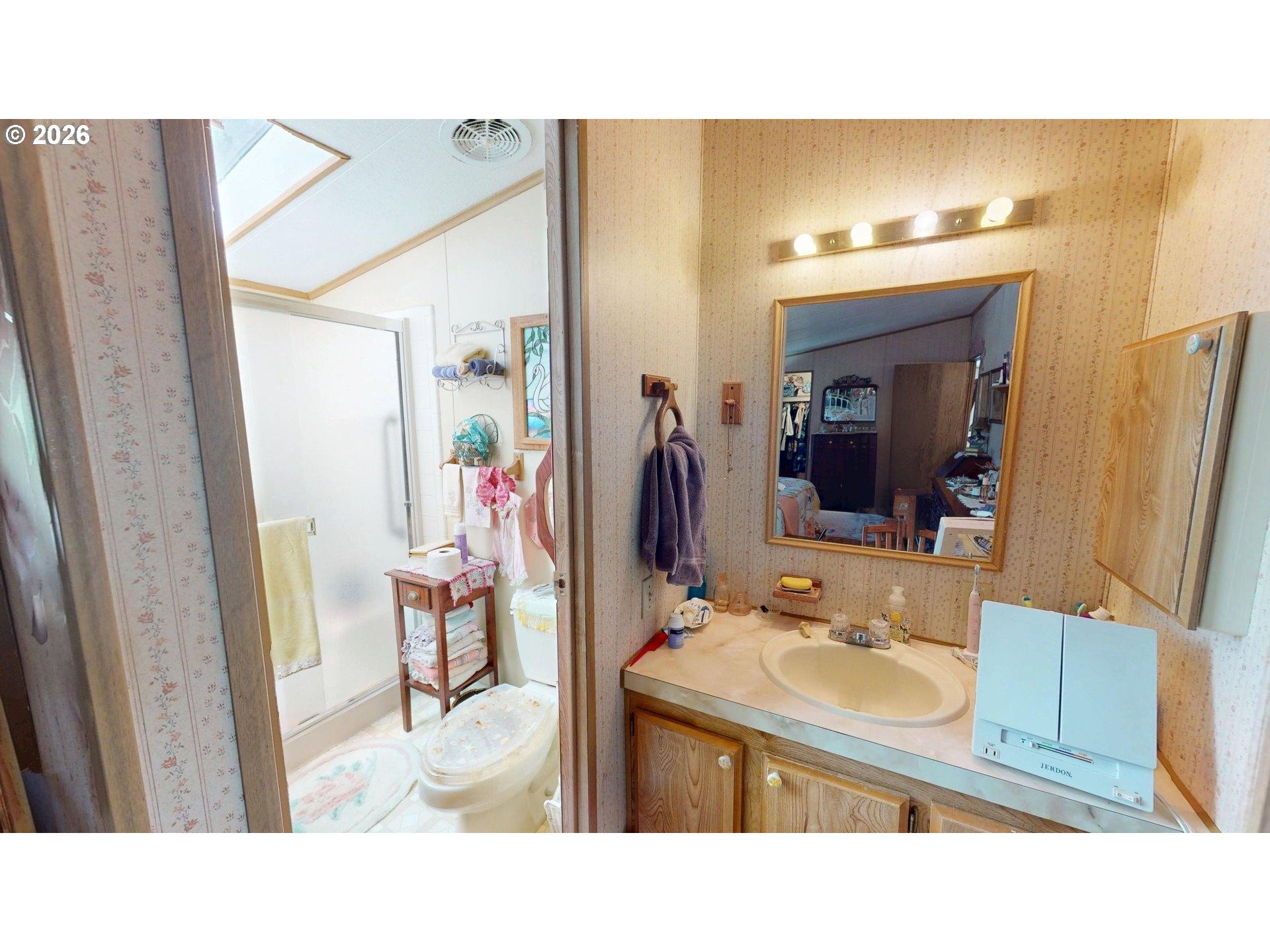 95010 Greggs Creek Road Gold Beach, OR 97444 - Photo 11 of 34 Owner's Suite Bathroom