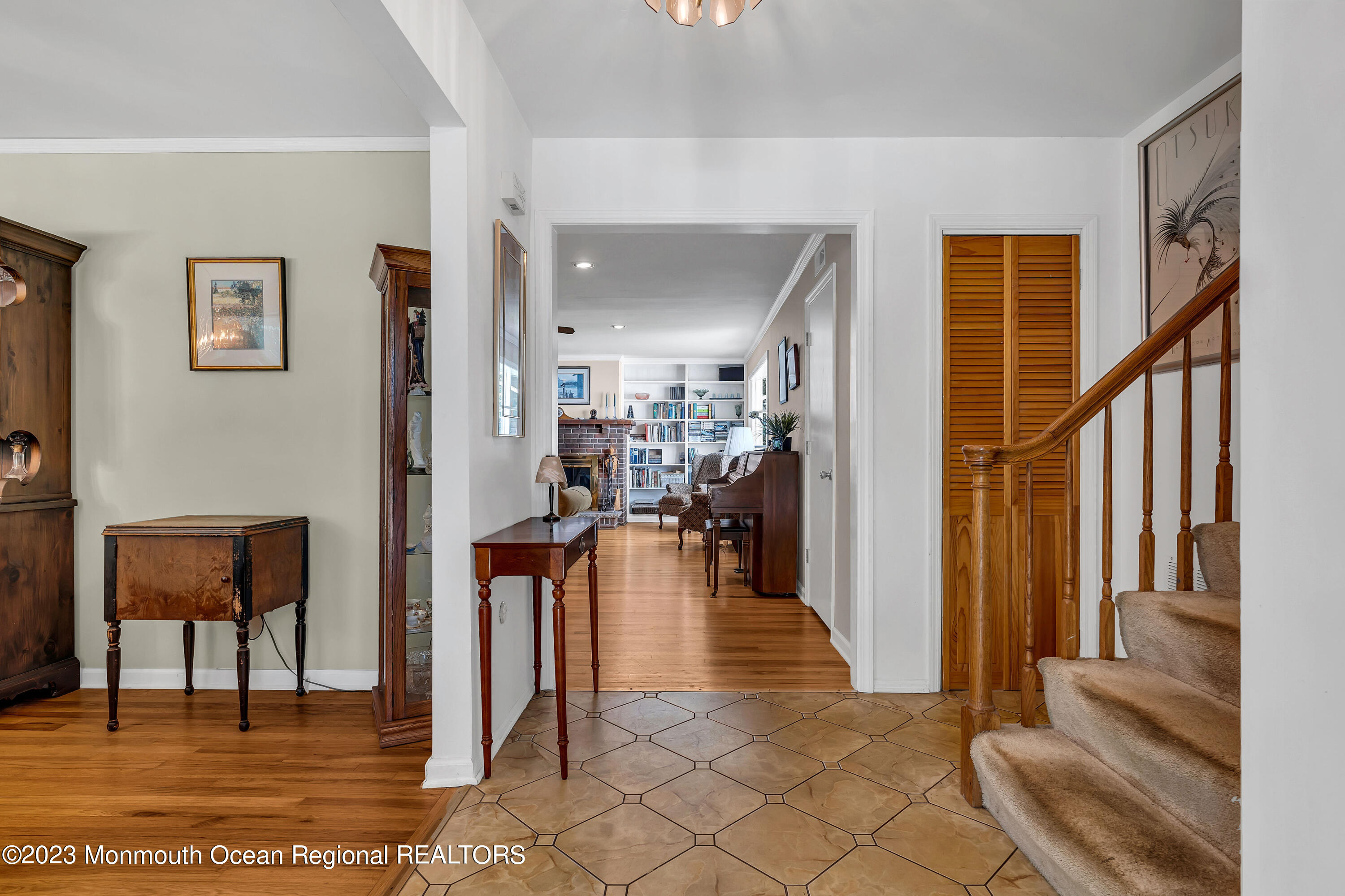 387 Oak Hill Road Red Bank, NJ 07701 - Photo 3 of 48 Foyer