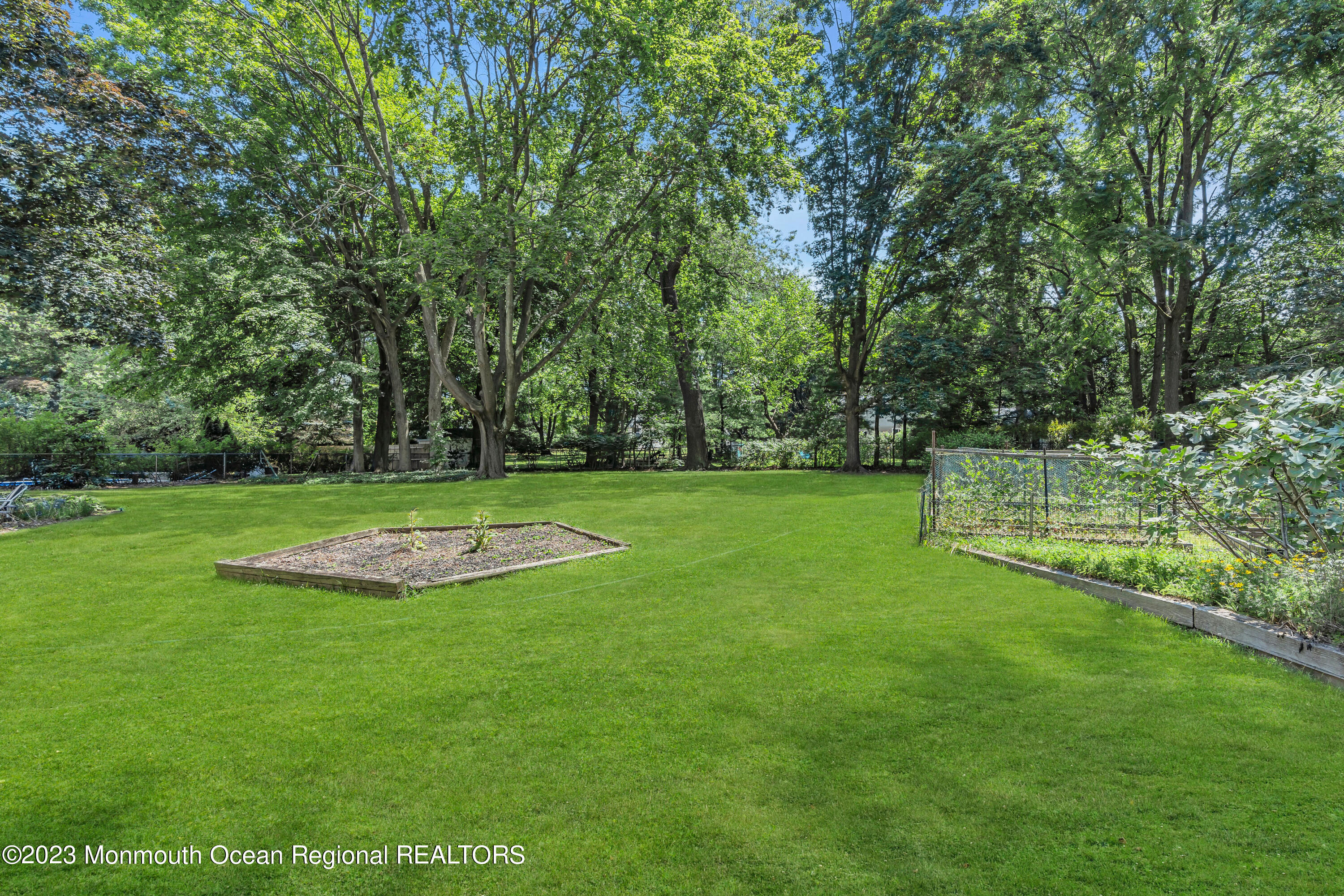 387 Oak Hill Road Red Bank, NJ 07701 - Photo 36 of 48 Garden