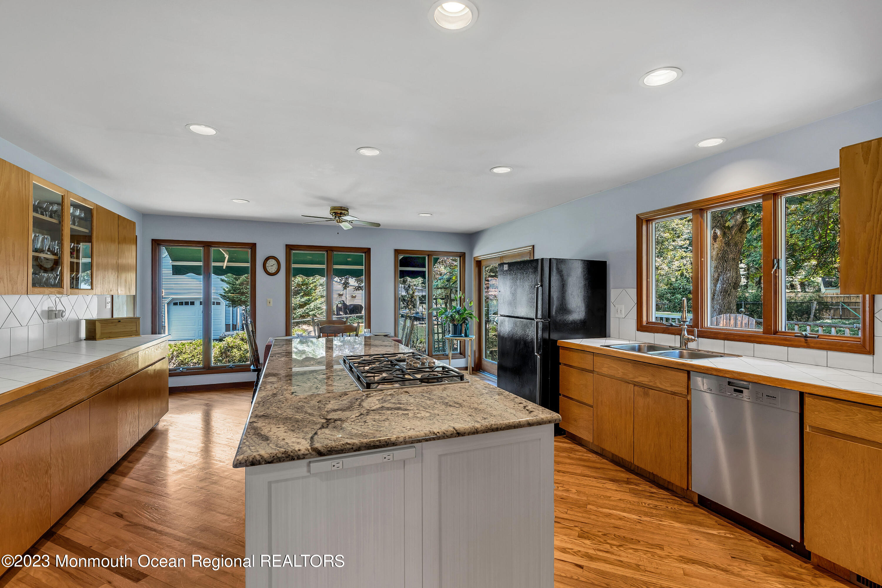 387 Oak Hill Road Red Bank, NJ 07701 - Photo 10 of 48 DSC07877