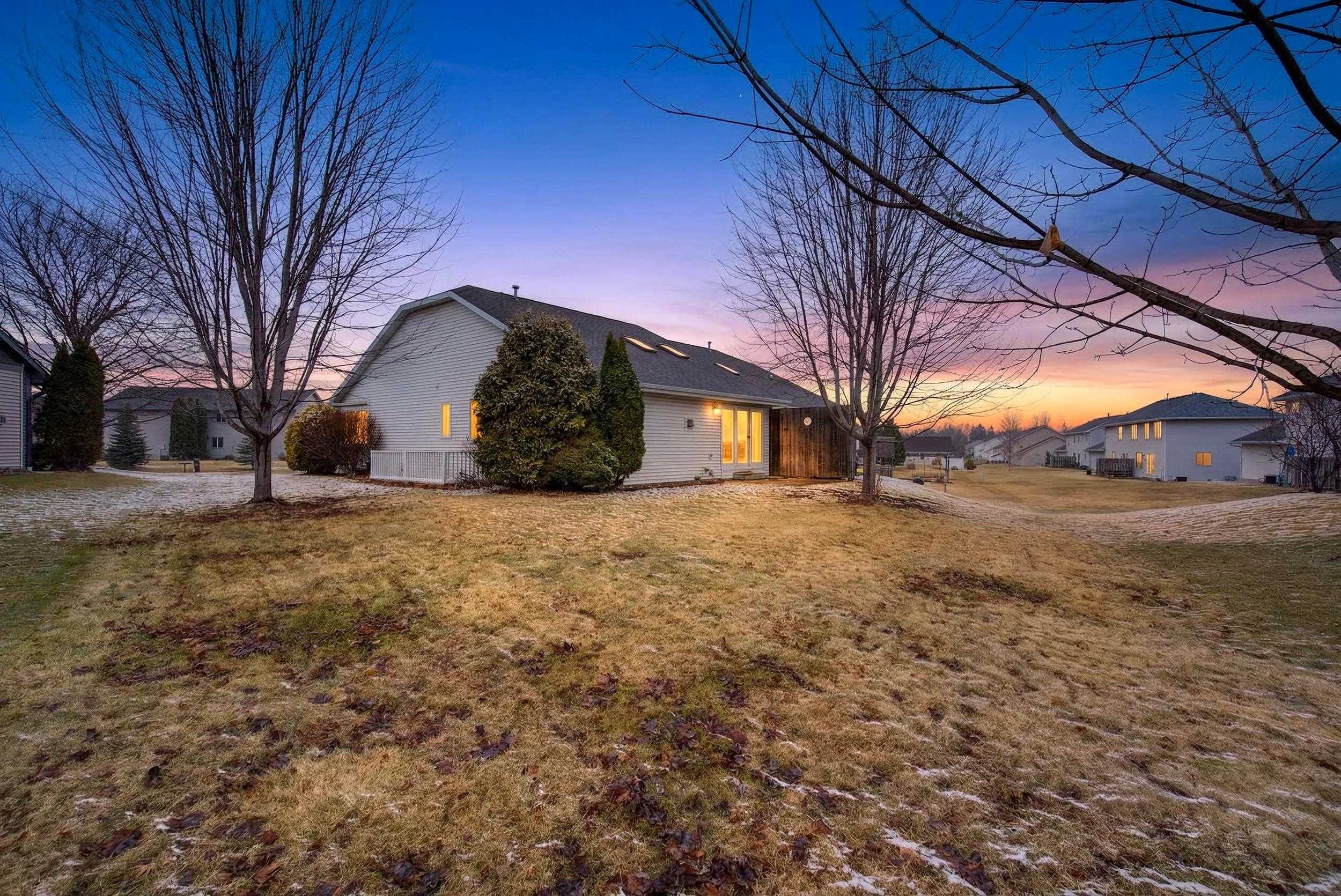 N262 Eastowne Lane Appleton, WI 54915 - Photo 2 of 44