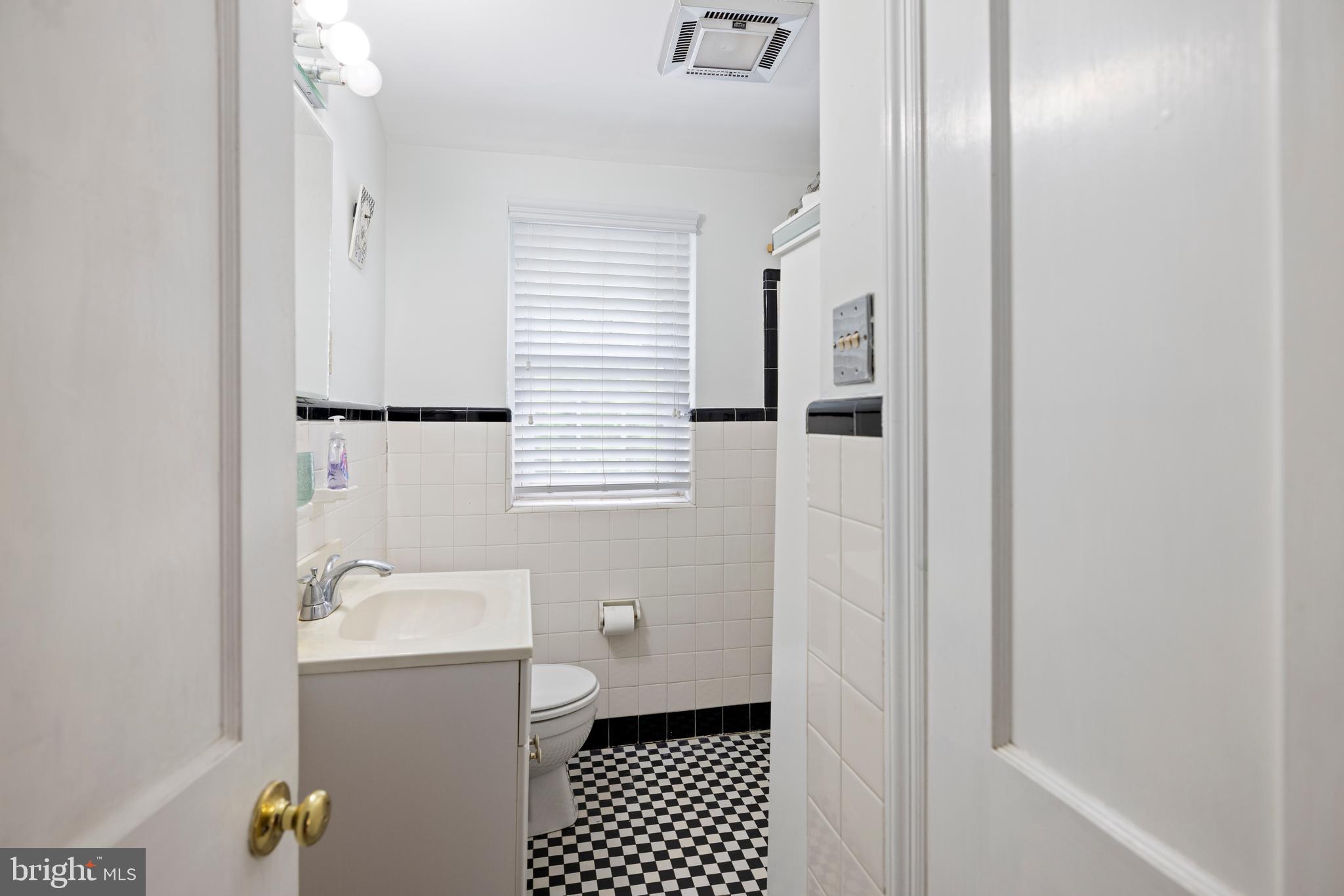 336 Overhill Road Wayne, PA 19087 - Photo 25 of 37 Upstairs full bath