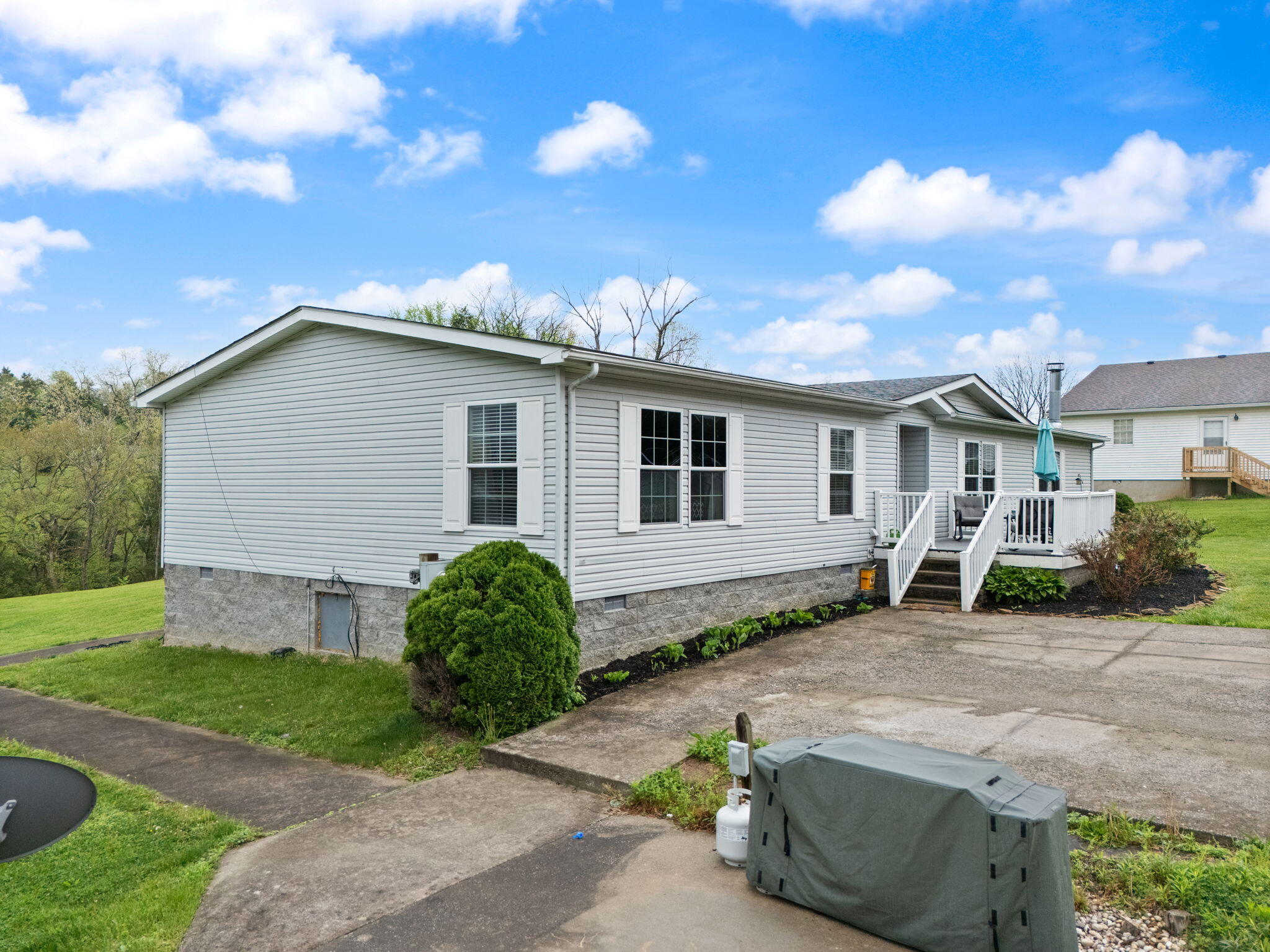 742 Panola Road Waco, KY 40385 - Photo 40 of 67 40-web-or-mls-DJI_20250425084715_0009_D
