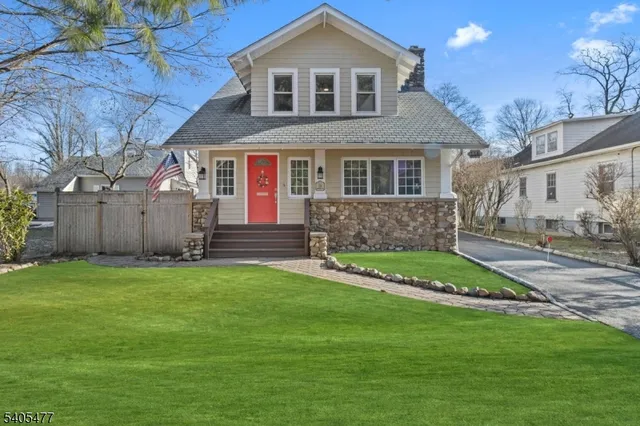 $899,900 | 116 Mountain Avenue, North Caldwell, NJ 07006