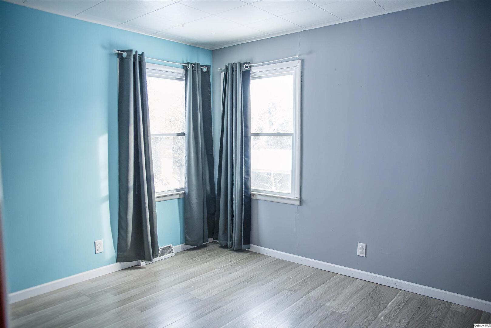 700 North 66th Street Quincy, IL 62305 - Photo 7 of 11 an empty room with wooden floor and a window