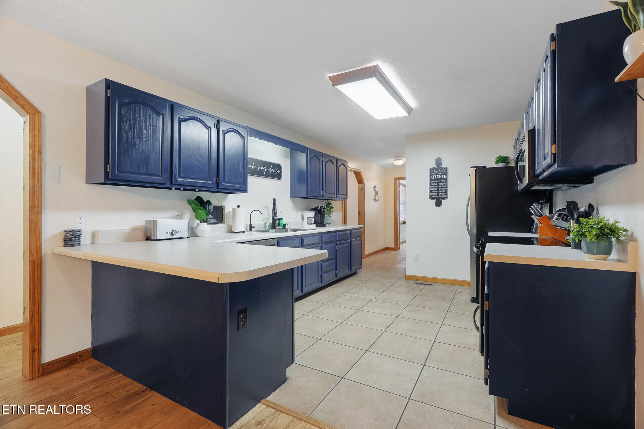 646 Parton Hollow Road Sevierville, TN 37876 - Photo 11 of 31 Spacious Kitchen