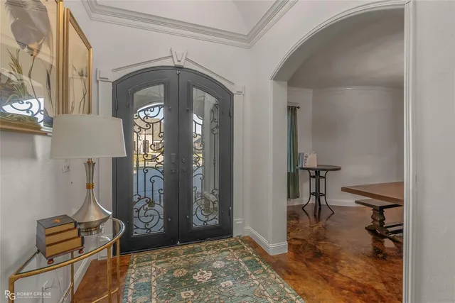 a view of livingroom with furniture and windows