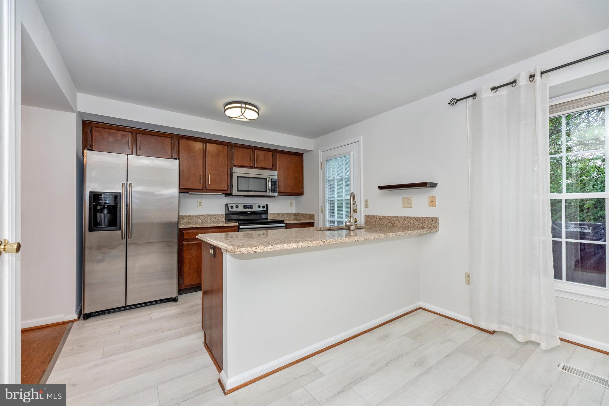 8021 Hollow Reed Court Frederick, MD 21701 - Photo 15 of 55 Open kitchen with granite counters!