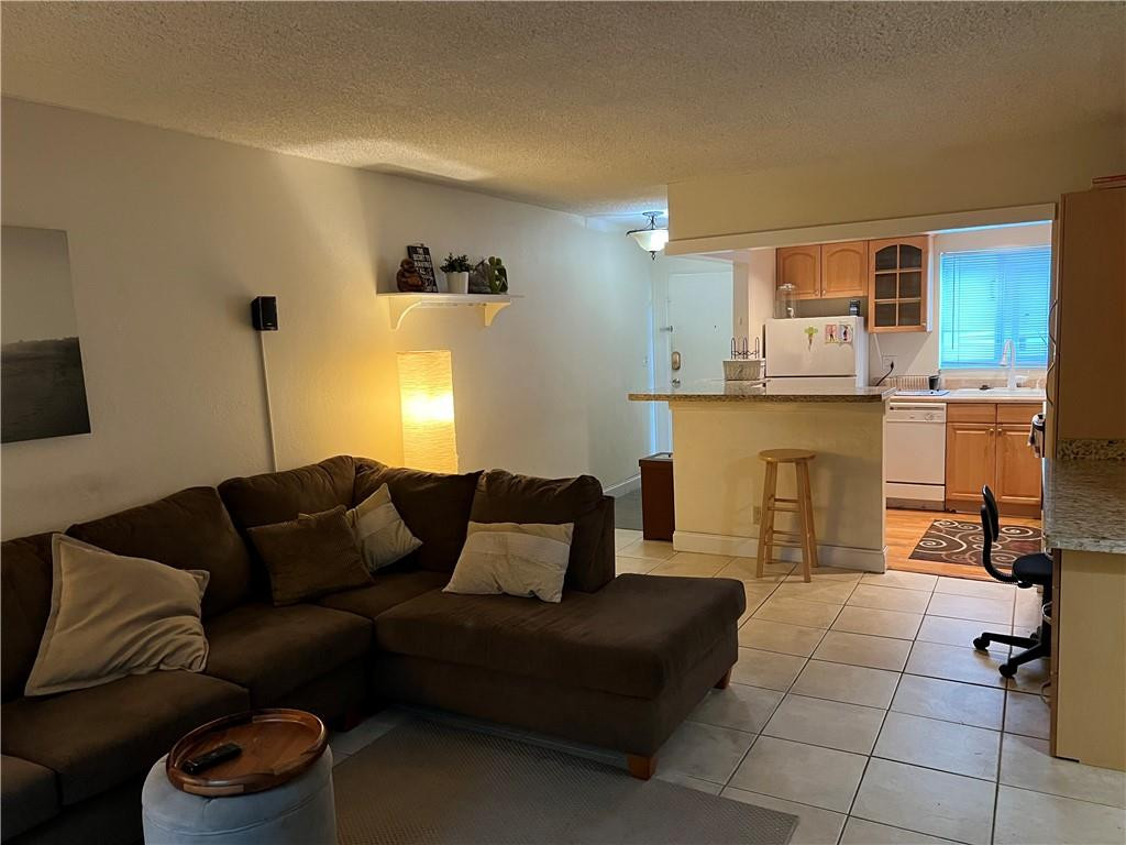 1320 Miami Road, Unit 9 Fort Lauderdale, FL 33316 - Photo 4 of 19 Living area