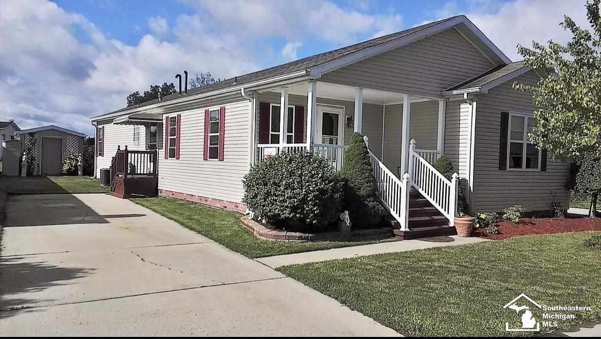 19559 Maplegrove Road Gibraltar, MI 48173 - Photo 2 of 30