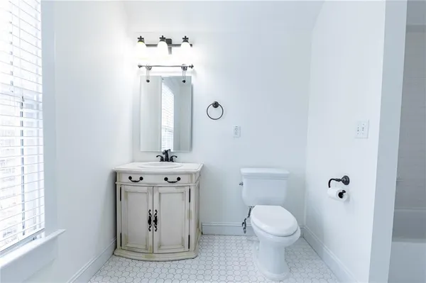 $5,200 | 2288 Oakview Road Northeast, Atlanta, GA 30317