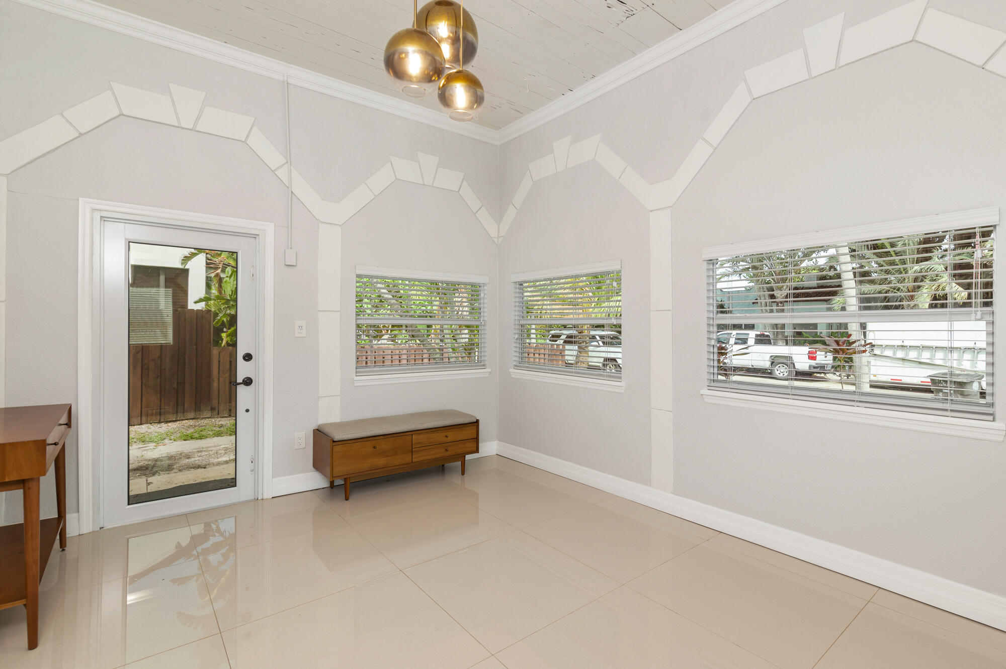 522 Upland Road West Palm Beach, FL 33401 - Photo 5 of 24 Entry