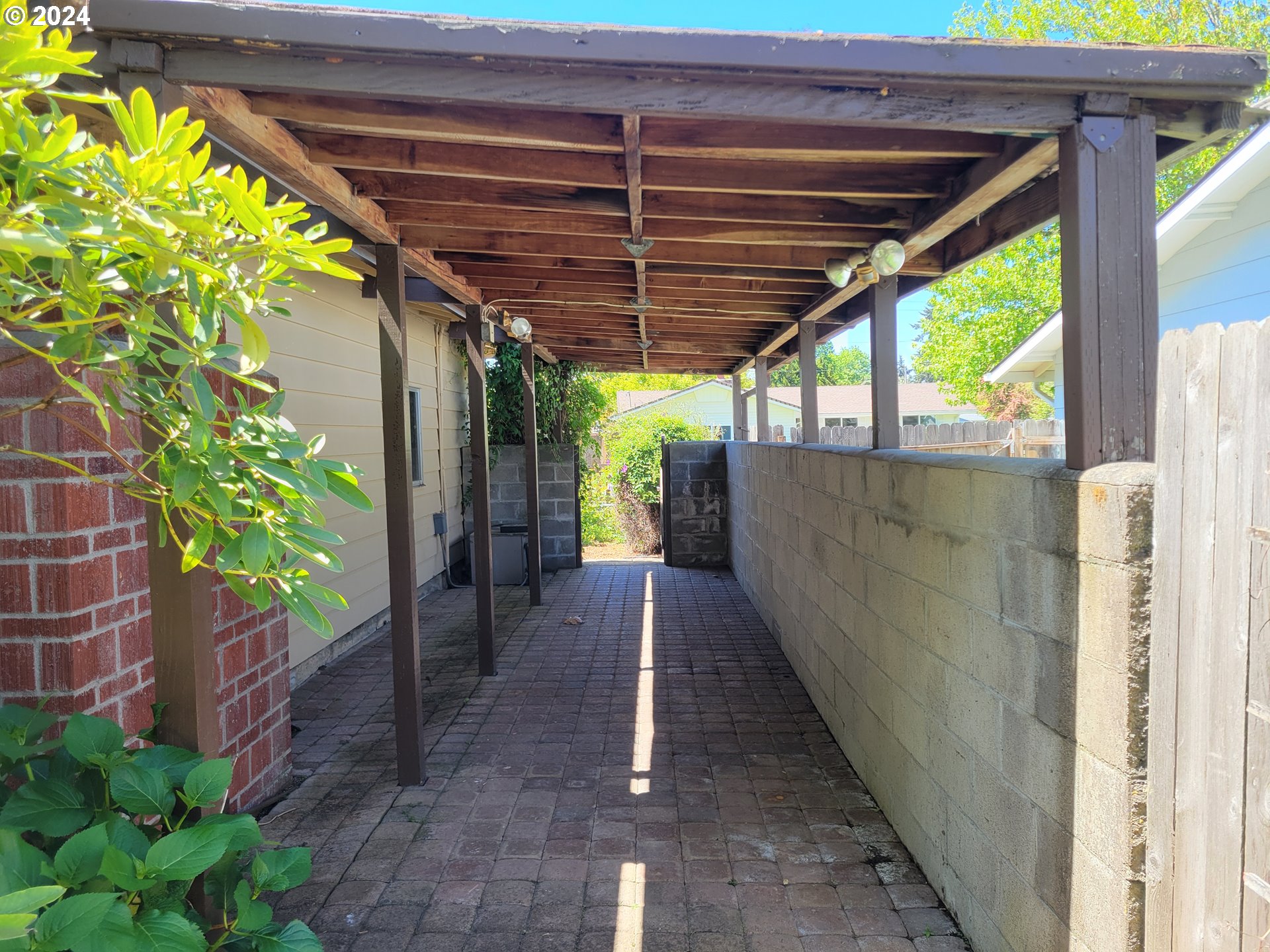 2565 Newcastle Street Eugene, OR 97404 - Photo 12 of 38