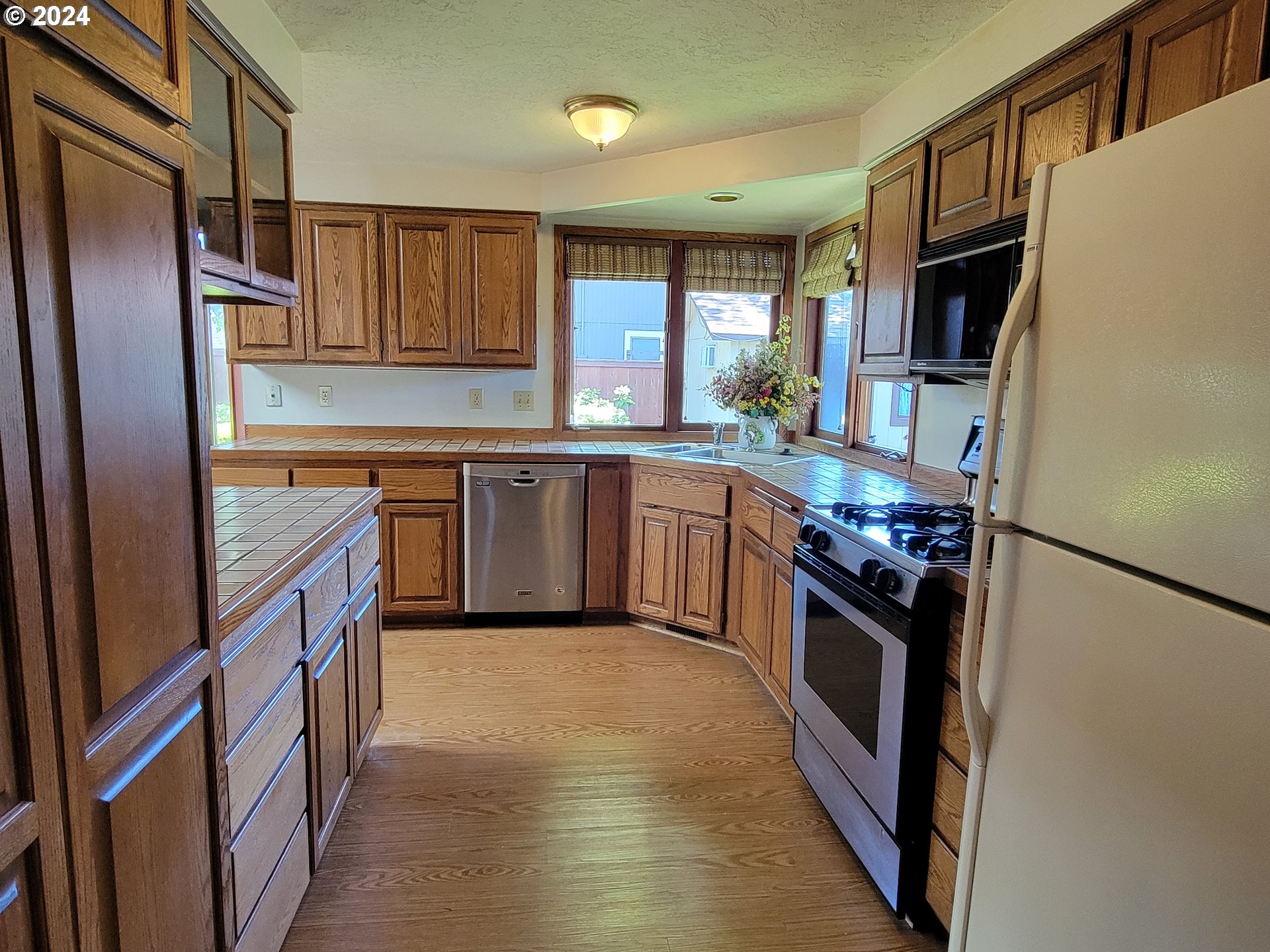 2565 Newcastle Street Eugene, OR 97404 - Photo 20 of 38 a kitchen with stainless steel appliances granite countertop a refrigerator a stove top oven a sink and dishwasher