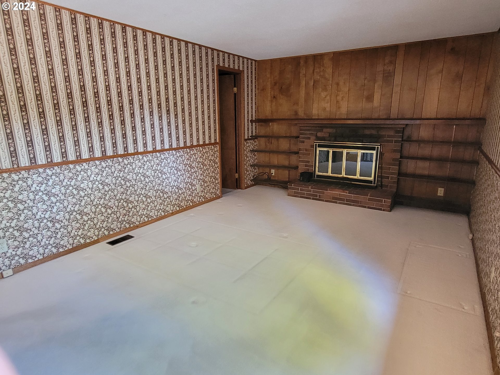 2565 Newcastle Street Eugene, OR 97404 - Photo 27 of 38 a view of an empty room with a fireplace