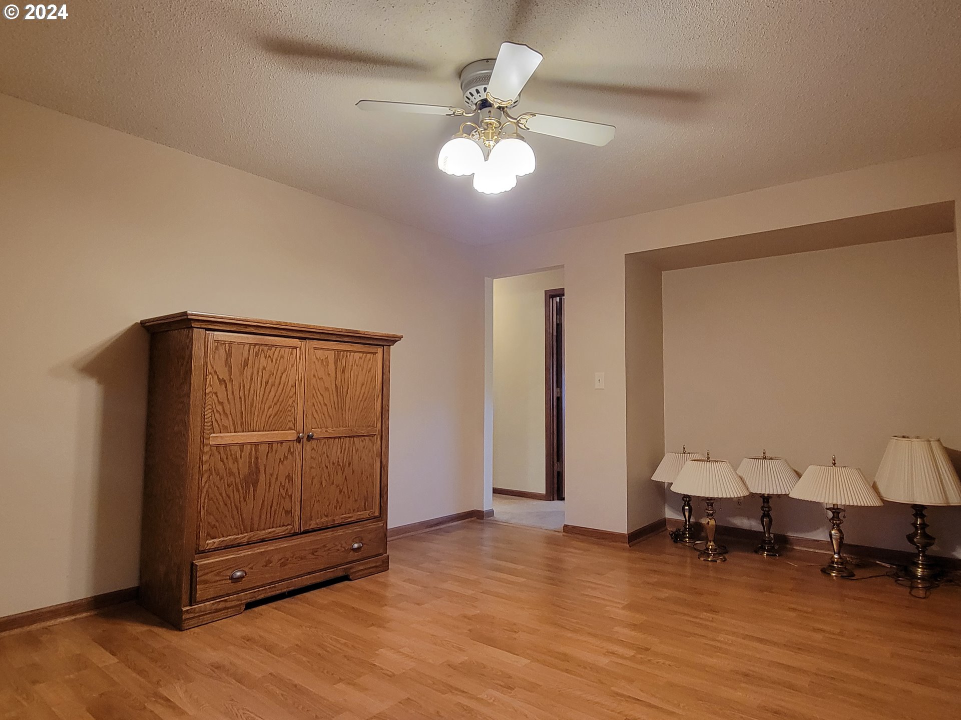 2565 Newcastle Street Eugene, OR 97404 - Photo 34 of 38 a living room with furniture and a window