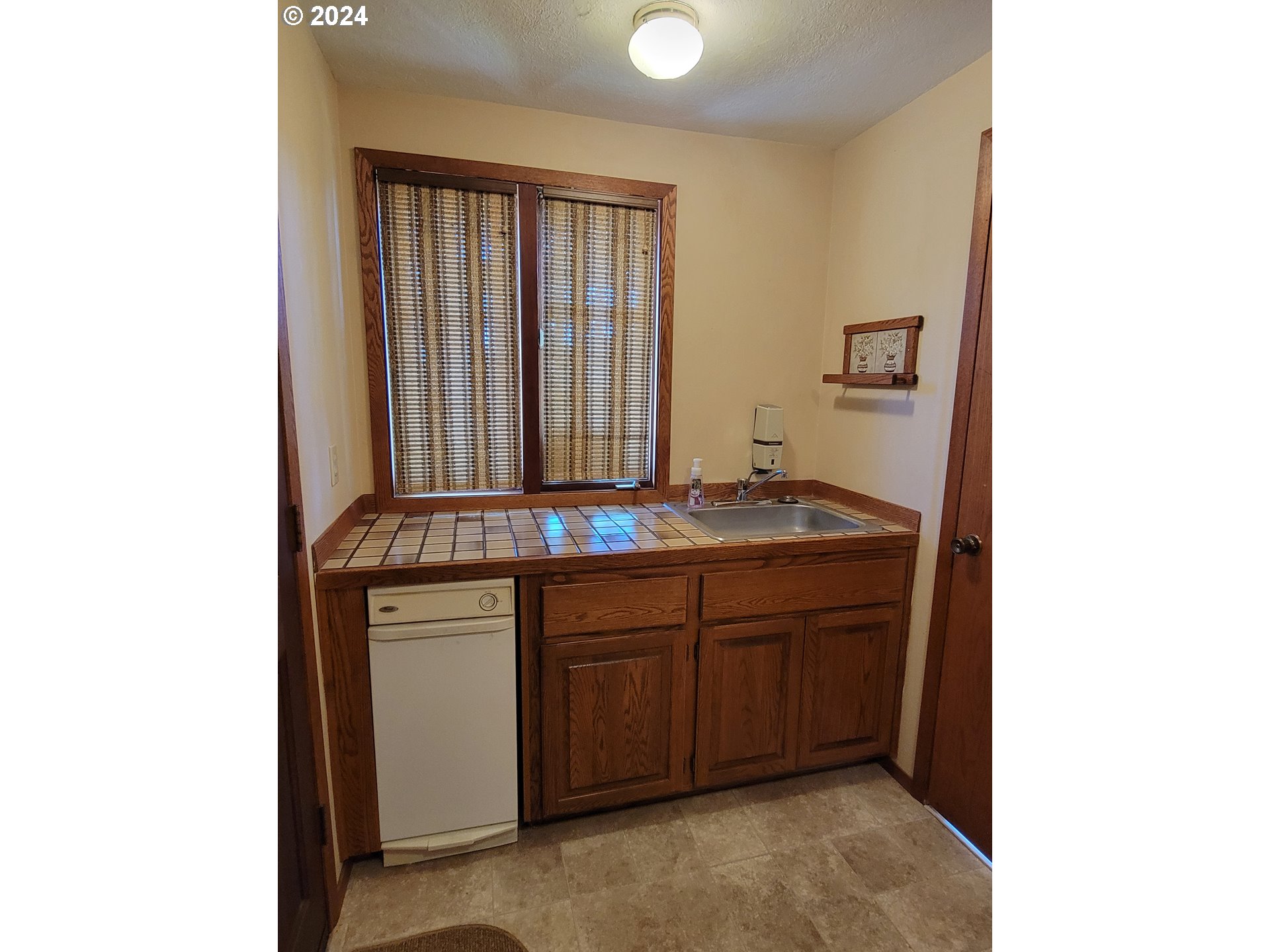 2565 Newcastle Street Eugene, OR 97404 - Photo 38 of 38 a bathroom with a sink and a mirror