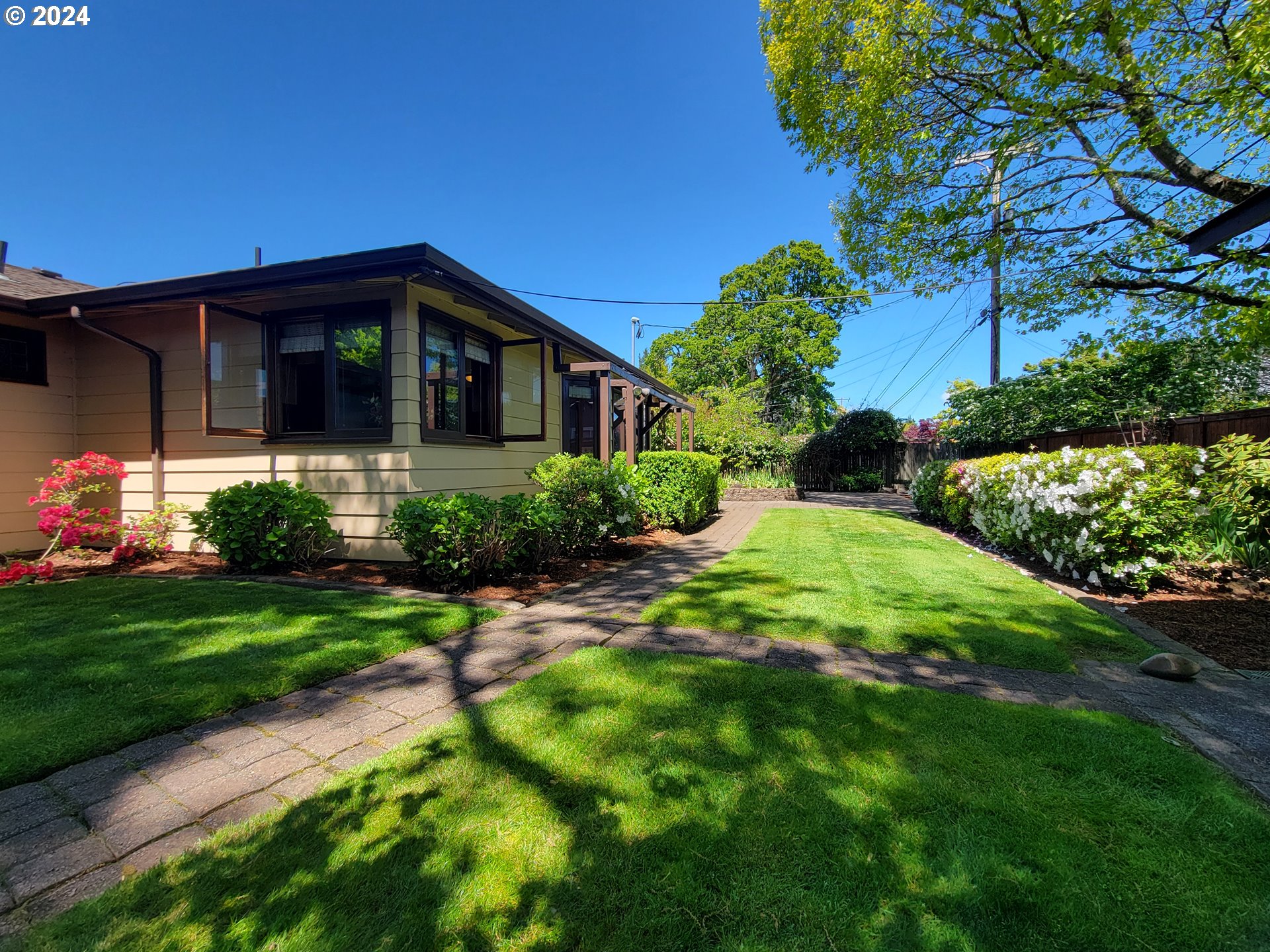 2565 Newcastle Street Eugene, OR 97404 - Photo 7 of 38 a front view of a house with a yard