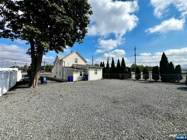 $1,695 | 33 Water Street, Unit 2, Hackensack, NJ 07601