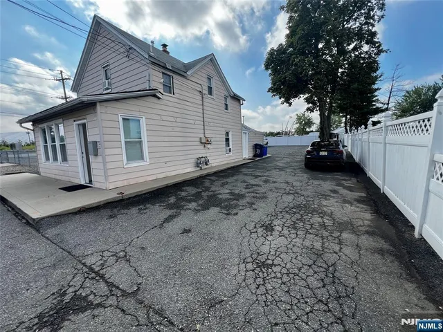 $1,695 | 33 Water Street, Unit 2, Hackensack, NJ 07601