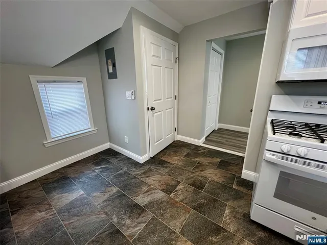 $1,695 | 33 Water Street, Unit 2, Hackensack, NJ 07601