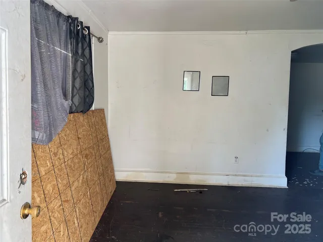 a view of walk in closet