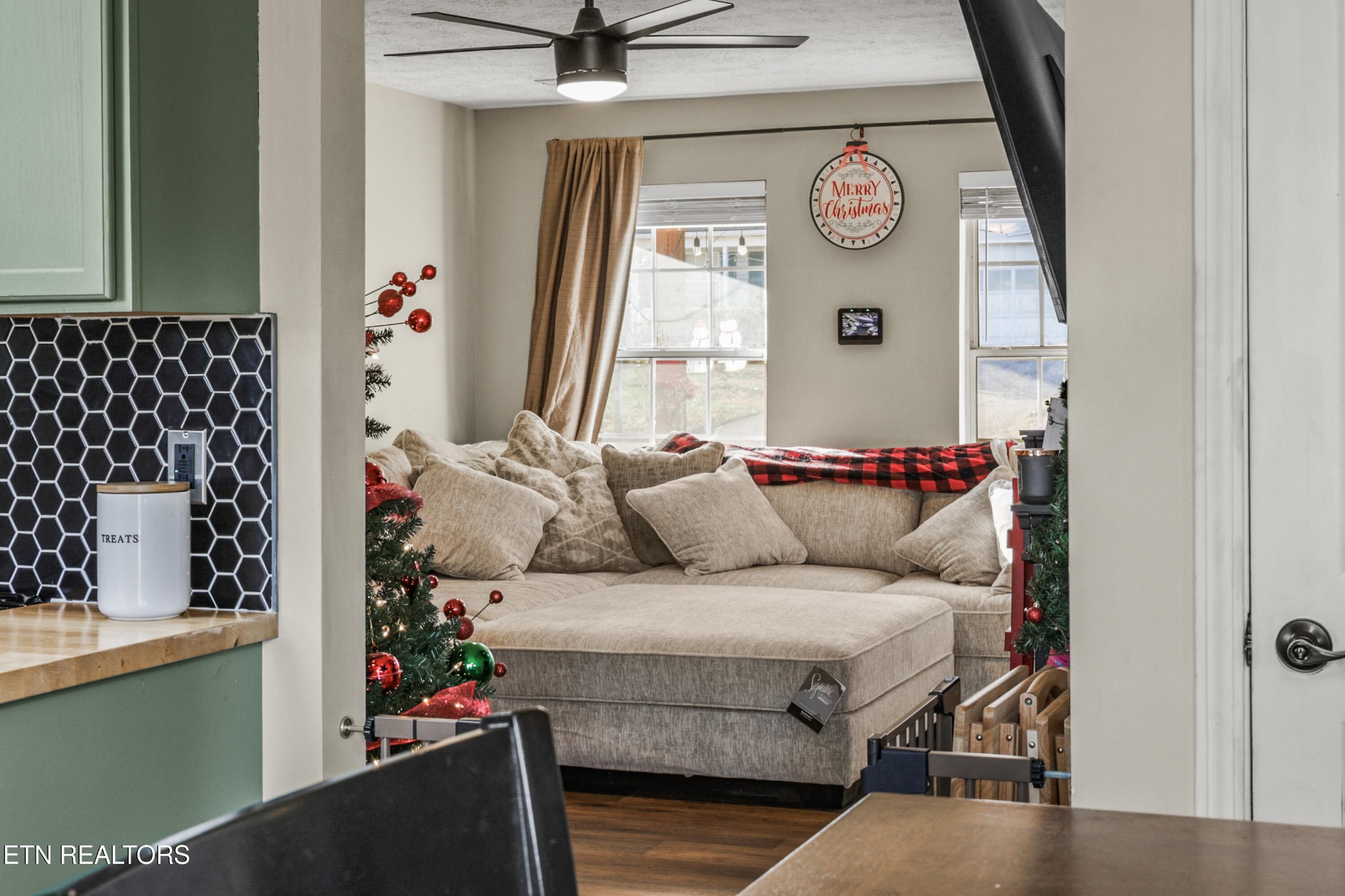 2312 Crestpark Road Knoxville, TN 37912 - Photo 11 of 33 a living room with furniture and a window