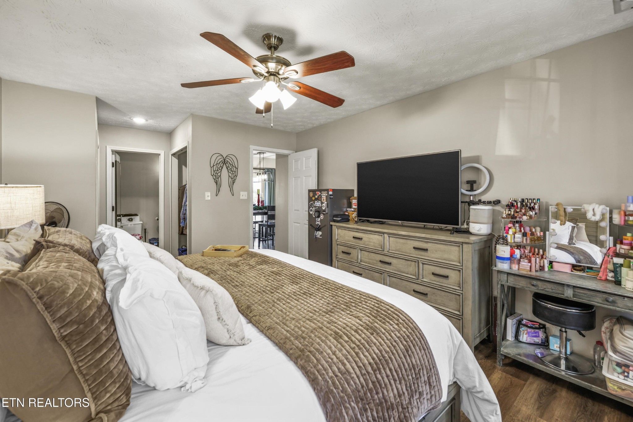 2312 Crestpark Road Knoxville, TN 37912 - Photo 22 of 33 a bedroom with a bed and a flat screen tv