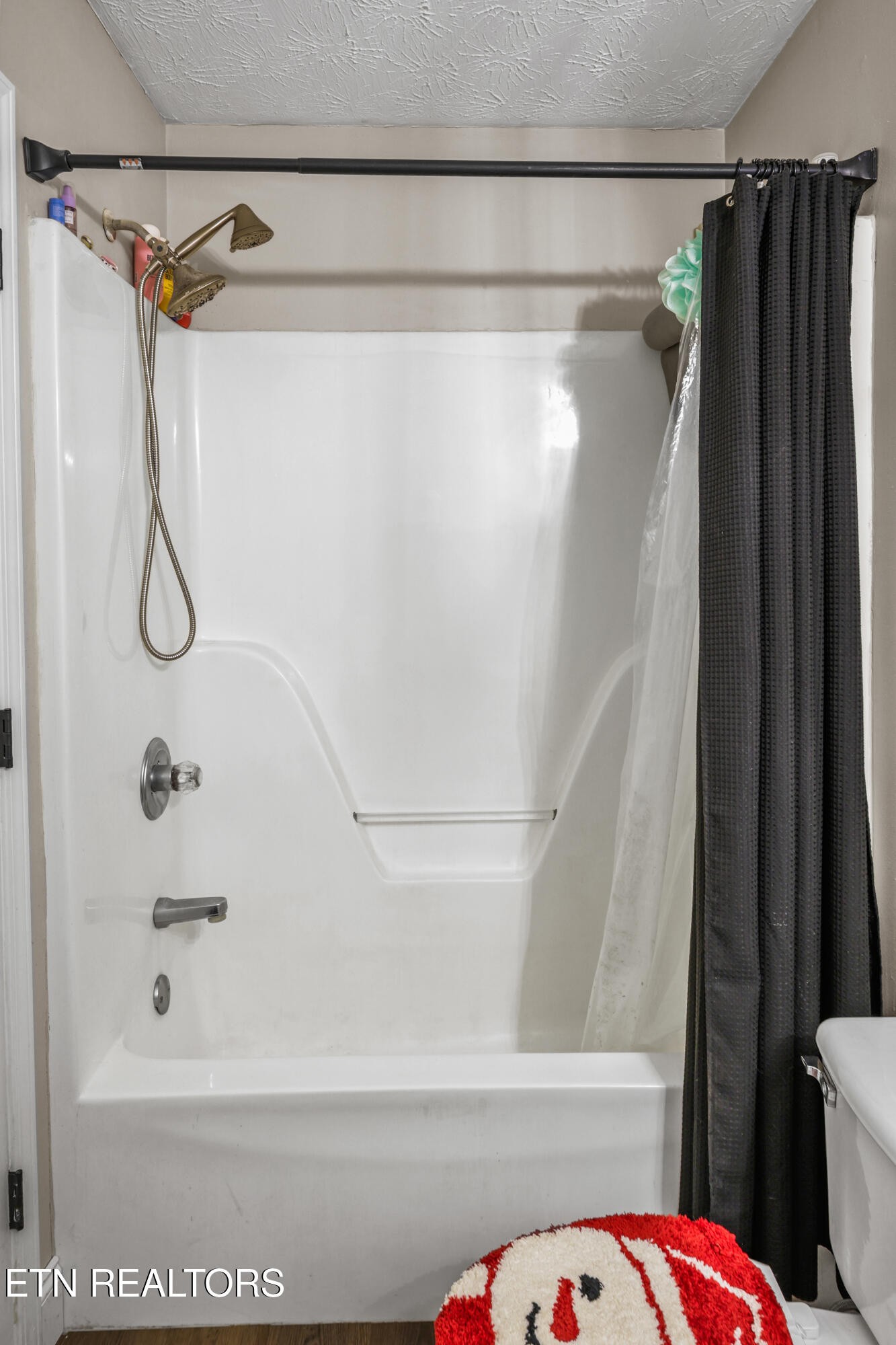 2312 Crestpark Road Knoxville, TN 37912 - Photo 25 of 33 a bathroom with a shower and a toilet