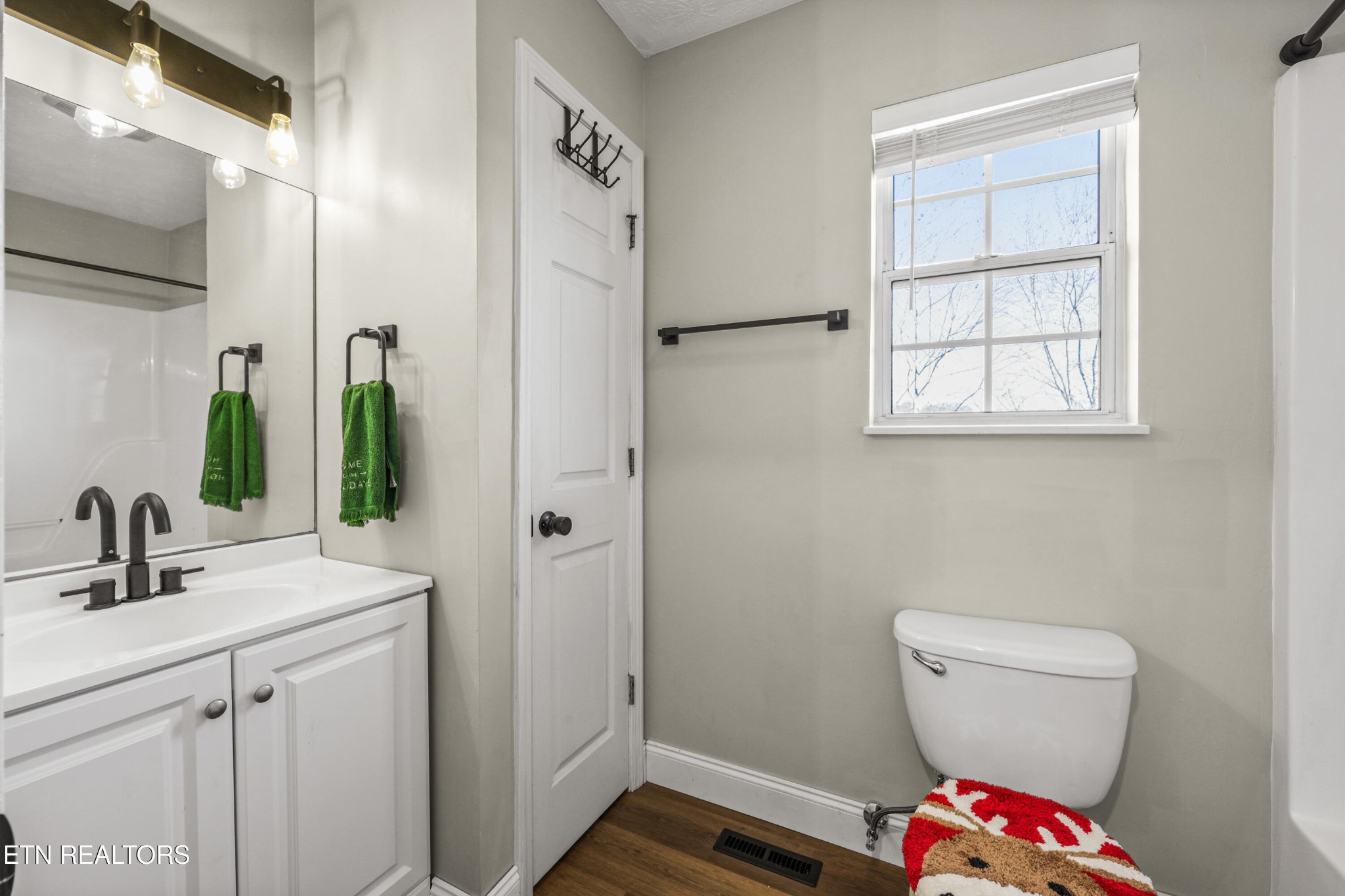 2312 Crestpark Road Knoxville, TN 37912 - Photo 31 of 33 a bathroom with a sink toilet and shower