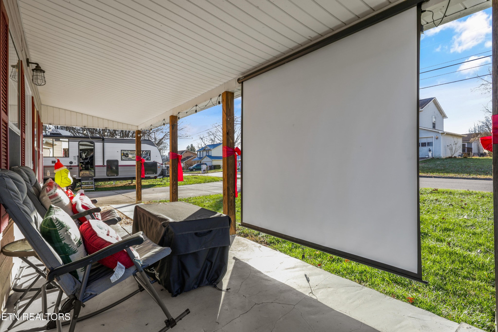 2312 Crestpark Road Knoxville, TN 37912 - Photo 4 of 33 a outdoor space with furniture