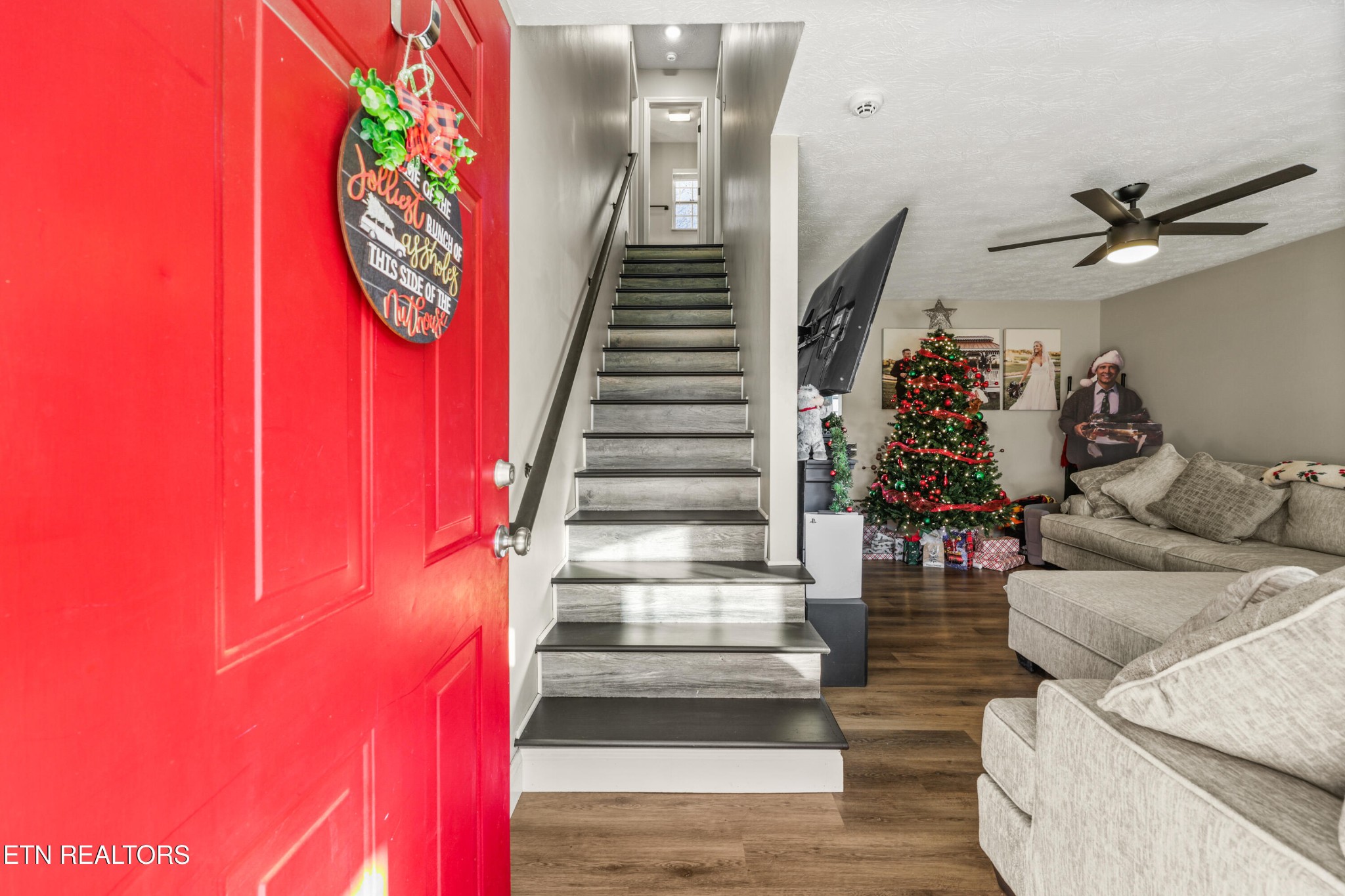 2312 Crestpark Road Knoxville, TN 37912 - Photo 6 of 33 a view of entryway with furniture