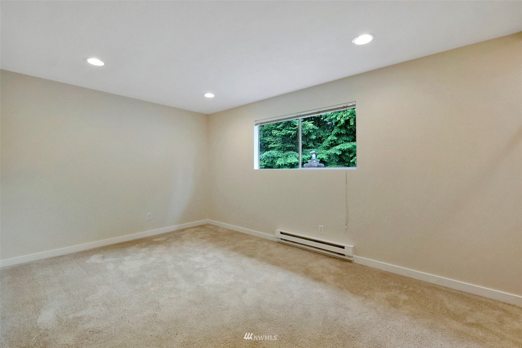 504 214th Street Southwest, Unit 23B Bothell, WA 98021 - Photo 12 of 23 an empty room with windows