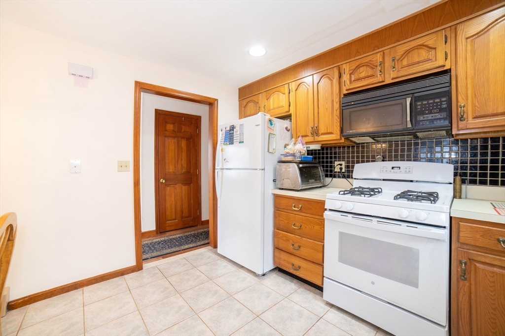 8 Minthorne Street Worcester, MA 01603 - Photo 14 of 30