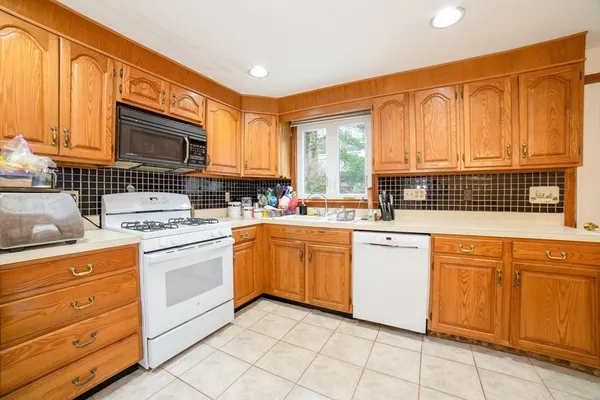 $3,000 | 8 Minthorne Street, Worcester, MA 01603