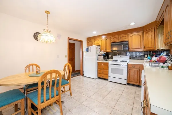 $3,000 | 8 Minthorne Street, Worcester, MA 01603