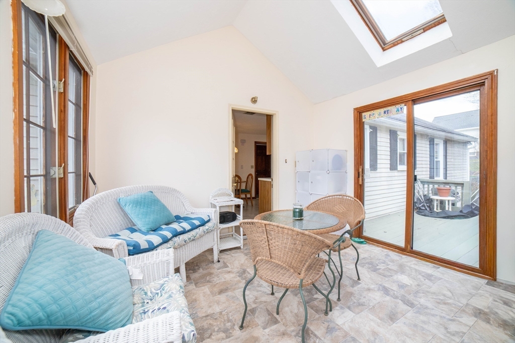 8 Minthorne Street Worcester, MA 01603 - Photo 19 of 30