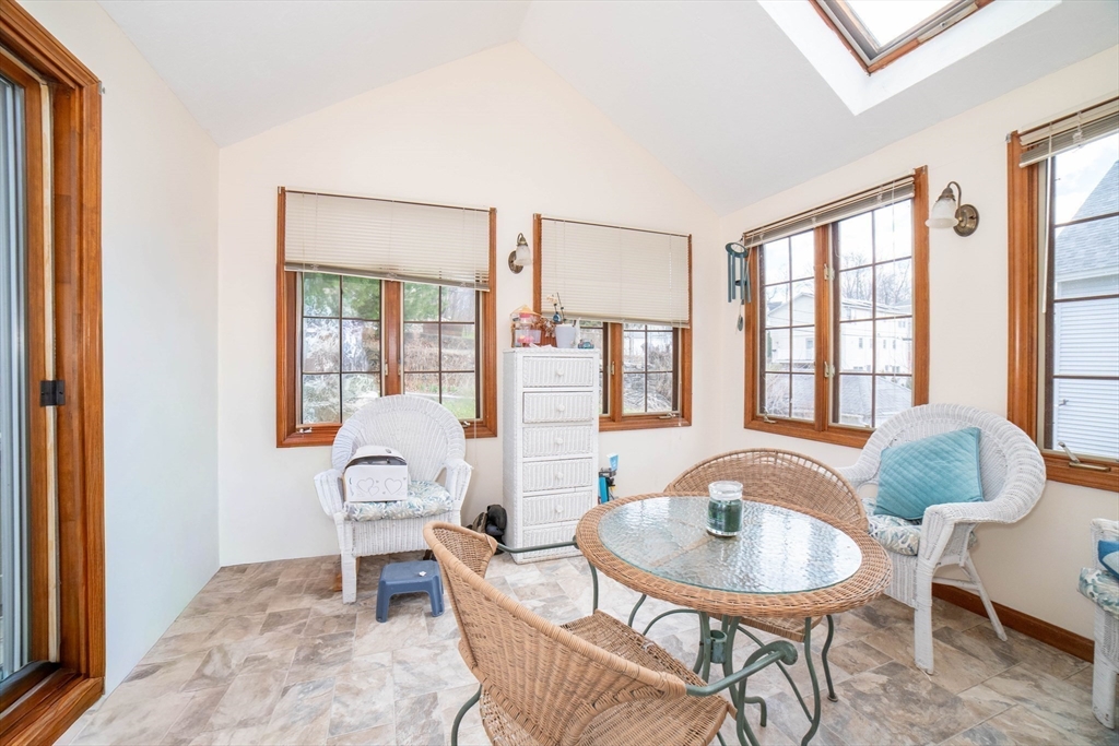 8 Minthorne Street Worcester, MA 01603 - Photo 20 of 30