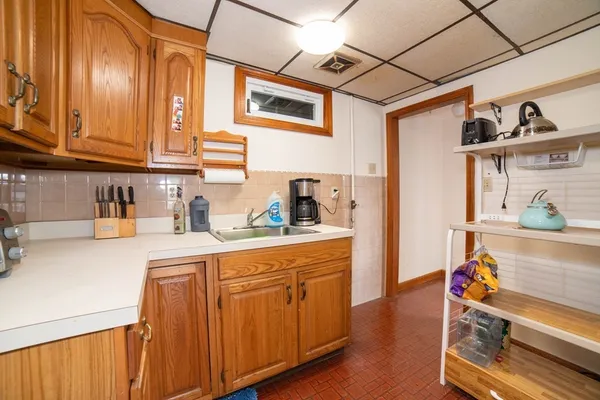 $3,000 | 8 Minthorne Street, Worcester, MA 01603