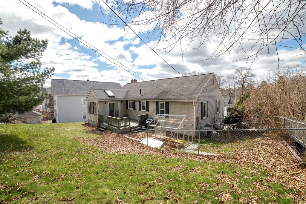 8 Minthorne Street Worcester, MA 01603 - Photo 8 of 30